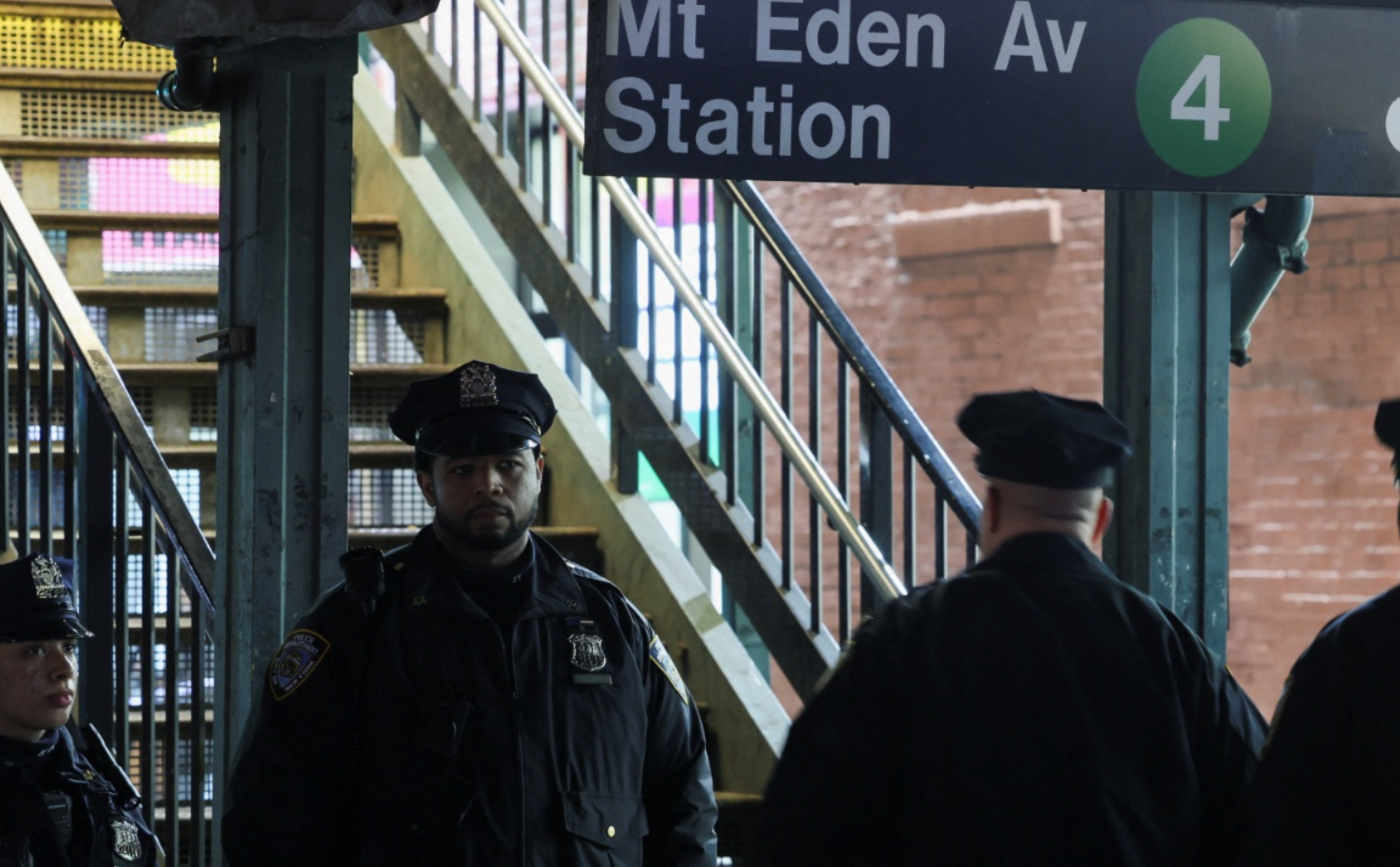Un muerto y cinco heridos por tiroteo en metro de NY